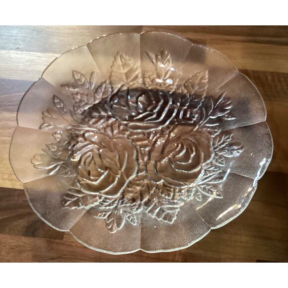 Set 4 Livia by Pasari Crystal Salad Plates Embossed Scalloped Frosted Clear 9” - Picture 7 of 8